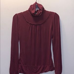 Detailed maroon turtleneck,small C&C confidential